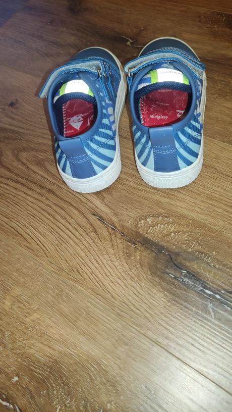 Chlapčenske tenisky, 25