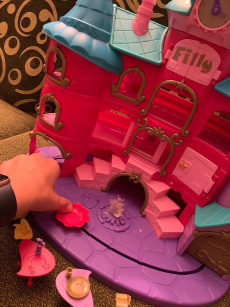 Filly witchy magický zámok + darček,