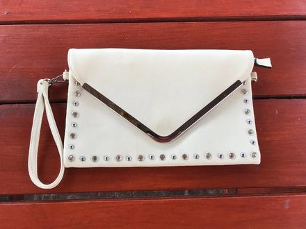 Malá béžová listová kabelka,