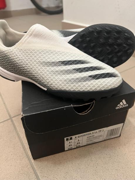 Chlapcenske futbalove topanky nove, adidas,33