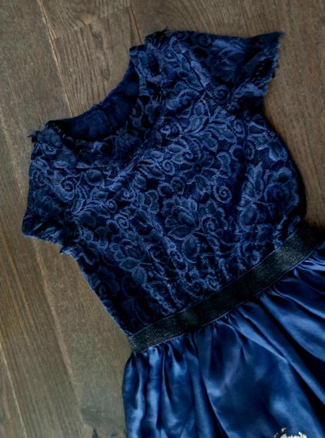 Prekrasne krajkovane saty so zlatymi labutkami, monsoon,158