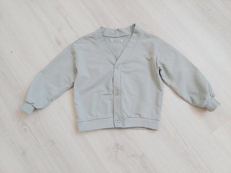 Bledozelený kardigan, 104