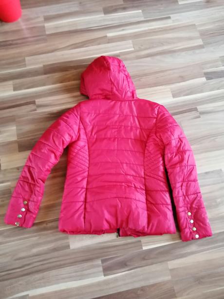 Vetrovka  béžová a červená, s