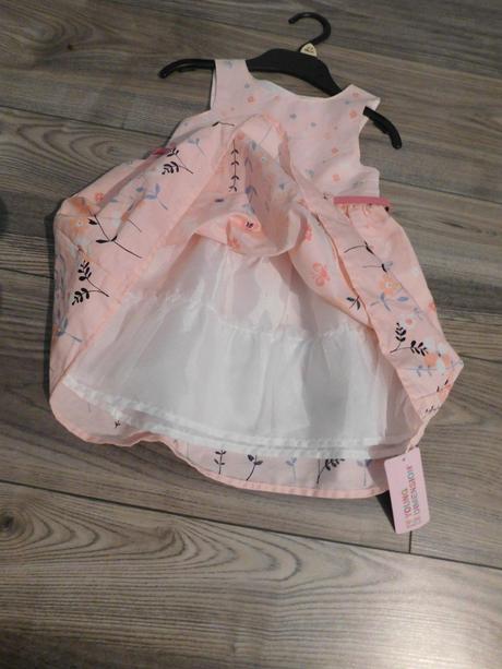 Dievčenské šaty, 92