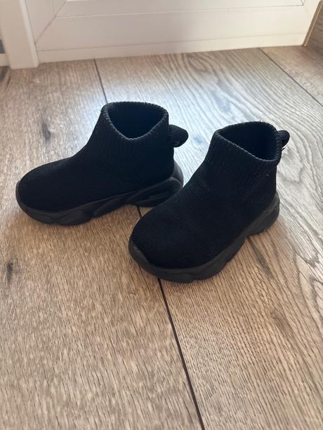 Prechodné čižmy, 23