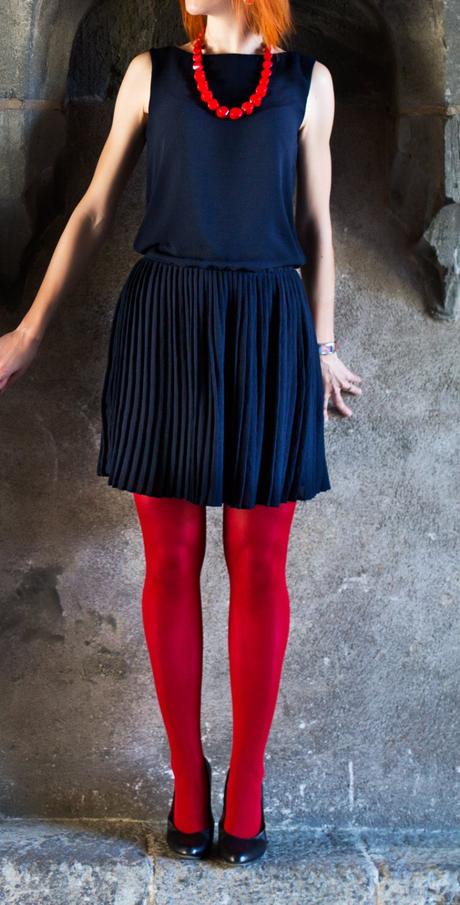 Dvoje dámske letné šaty + červené doplnky, orsay,s