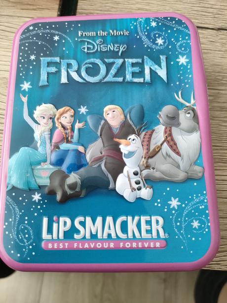 Obycajne sponky v krabicke, 