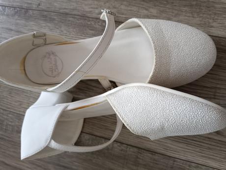 Biele topánočky, nelli blu,35