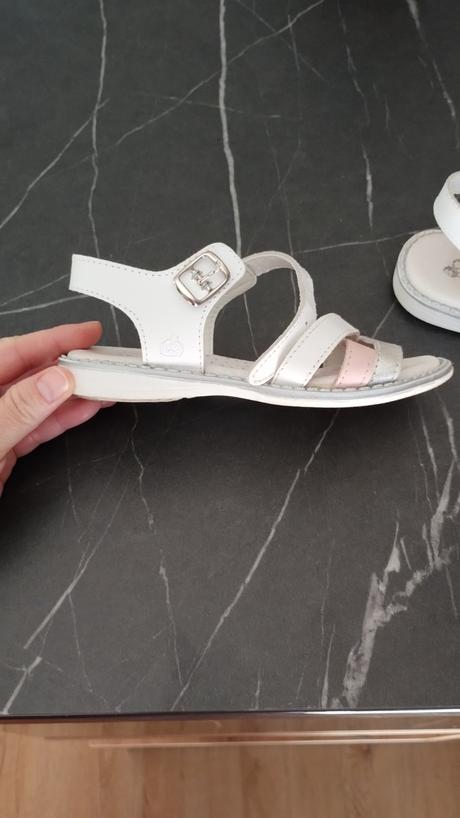 Sandálky, 28