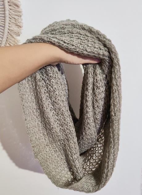 Sivý nekonečný šál, f&f