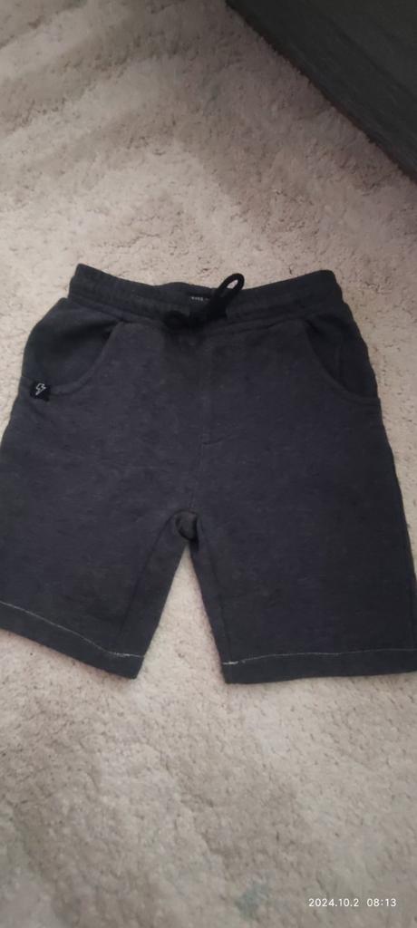 Kraťasy č.122, reserved,122