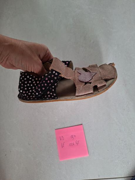 Barefoot sandalky, 33