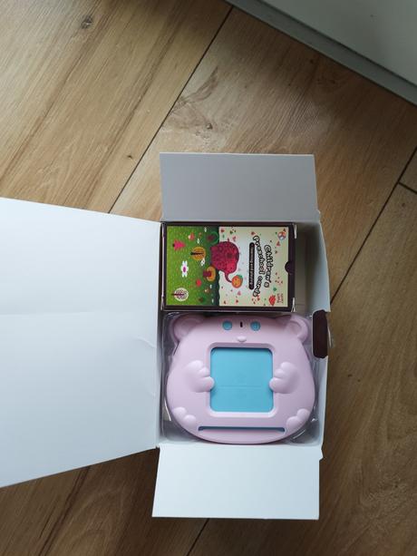 Interaktivna čítačka kariet pre deti, 