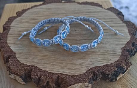 Náramky s  menami  alebo iniciálami, 