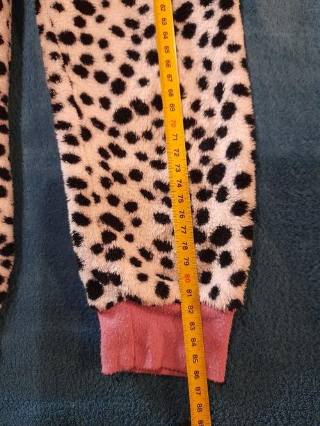 Chlpatý overal na spanie, f&f,104