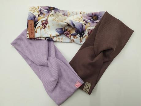 Čelenka z rebrovaného úpletu,