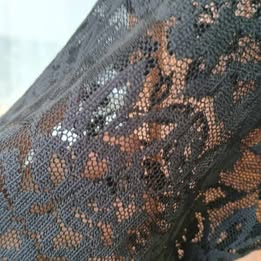 Tričko s krajkovými rukávmi, 52