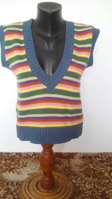 Farebna upletova vesta, 