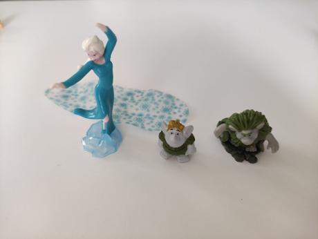 Kinder rozpravkove postavicky,