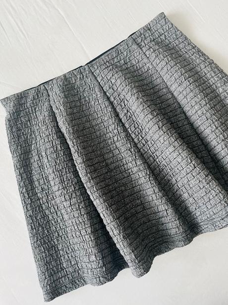 Vila štrukturovaná sukňa vel.m, m