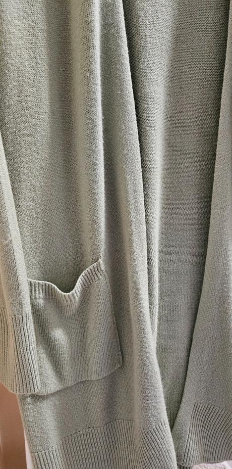 Zelený sveter, reserved,s