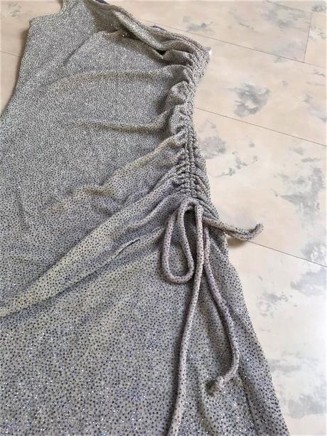 Extravagantné lurexové šaty, 34