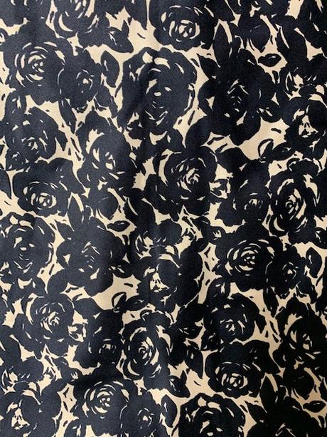 Tenká hodvábna sukňa so vzorom ruží zn. benetton, benetton,38