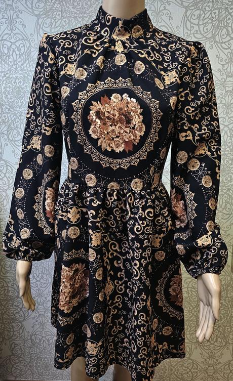 Orientálne zdobené elegantné šaty, 38