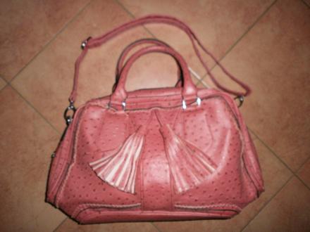 Kabelka so strapcami,