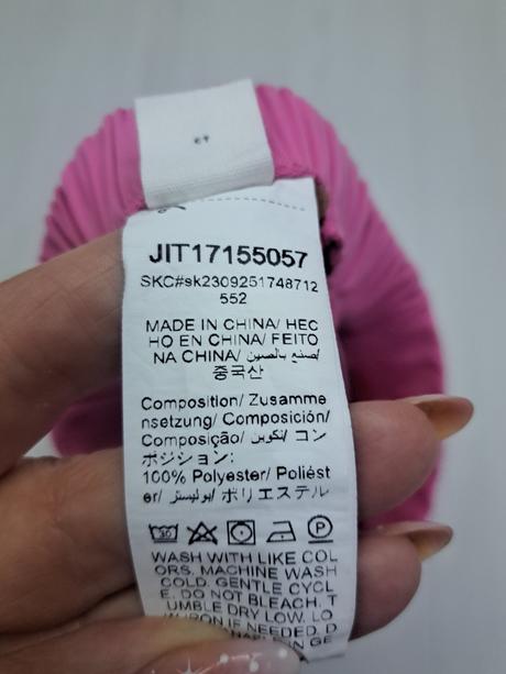 Ružová sukňa, 128