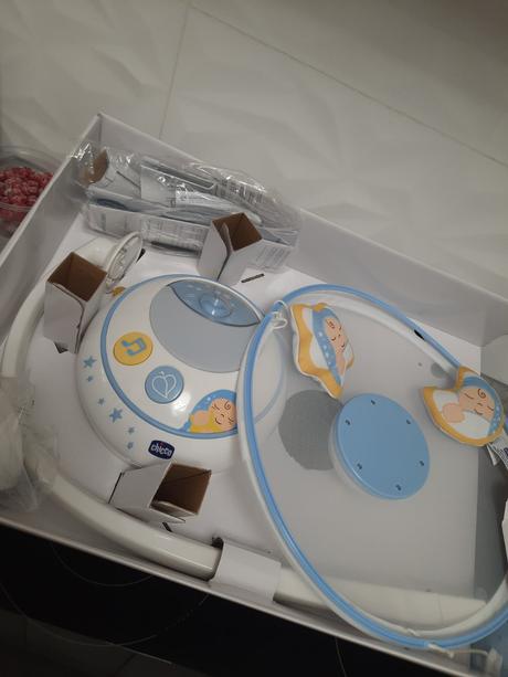 Projektor kolotoč na postieľku, 