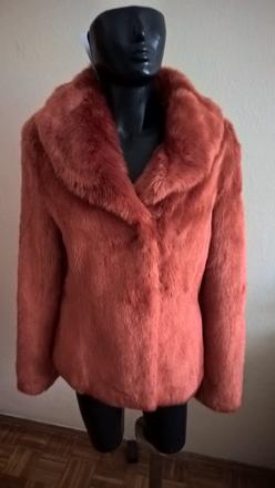 Plyšový kabát, 42