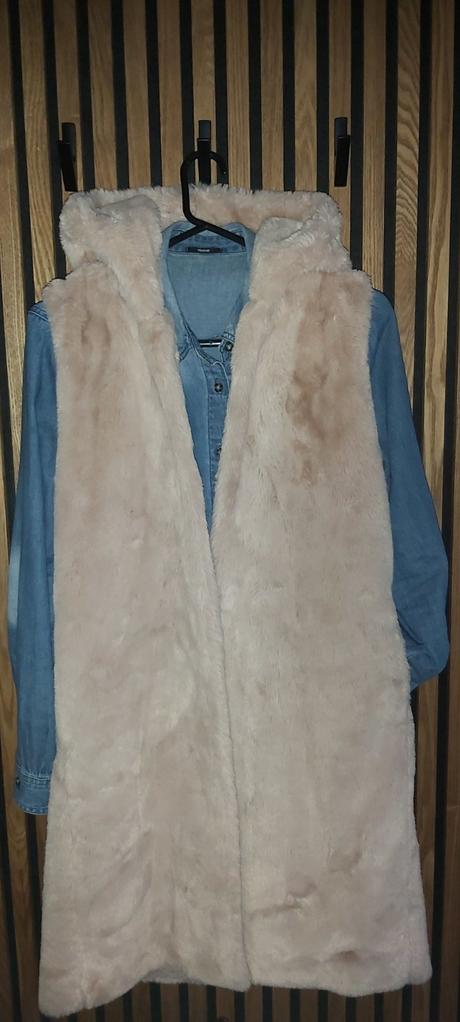 Dlha vesta s kapucou reserved, reserved,s