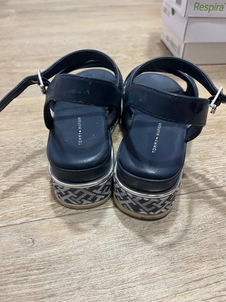 Sandalky, tommy hilfiger,33