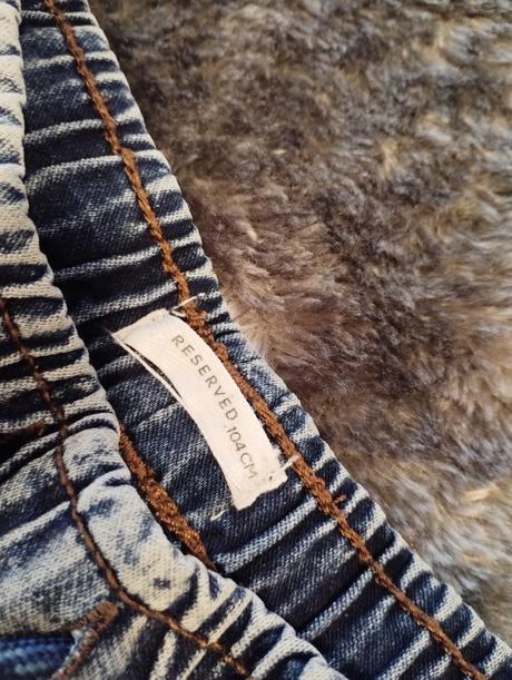 Rifle/joggers, reserved,104