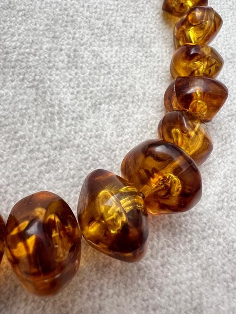 Jantarova starozitna sada,