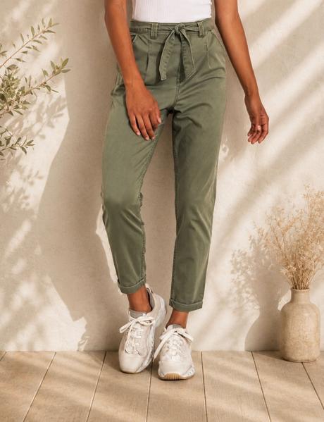 Hollister prekrasne damske nohavice, hollister,38 / 40 / l / m