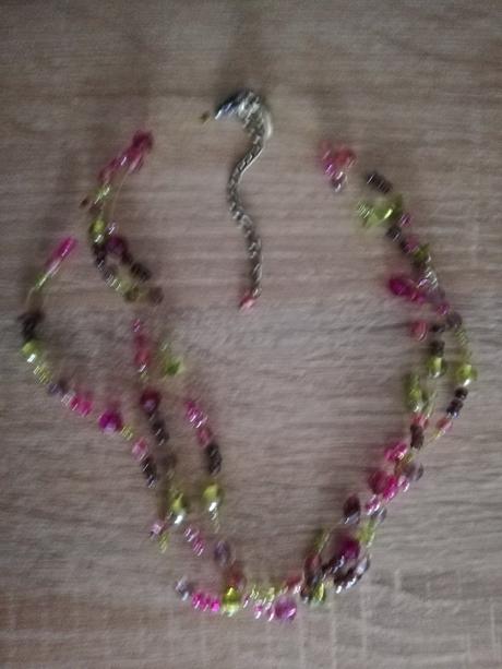 Náhrdelníky, náramok,