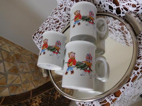 Retro šálky vianočné 3 kusy porcelán,, 