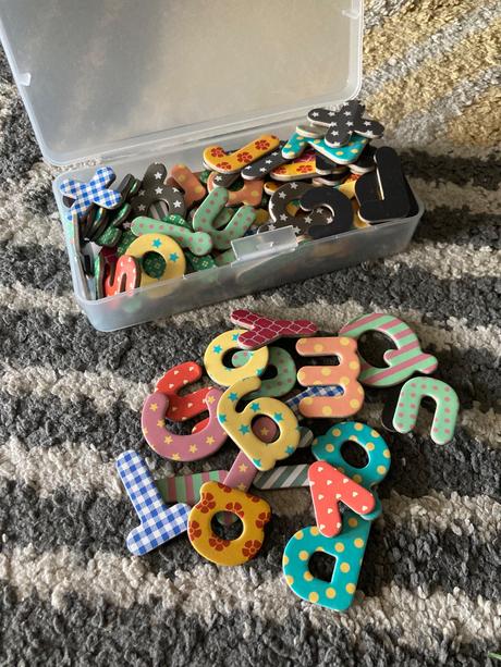 Abeceda farebné magnetky 100ks, 