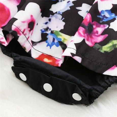 Kvetinové šaty, 74