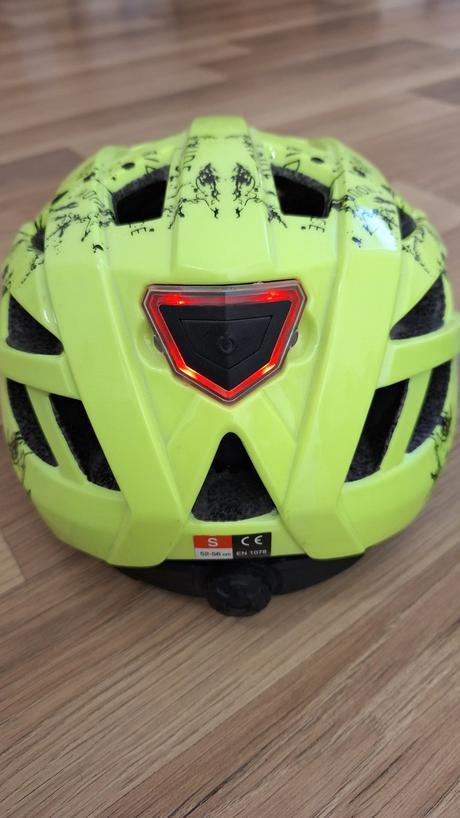 Cyklisticke prilby s a m, s