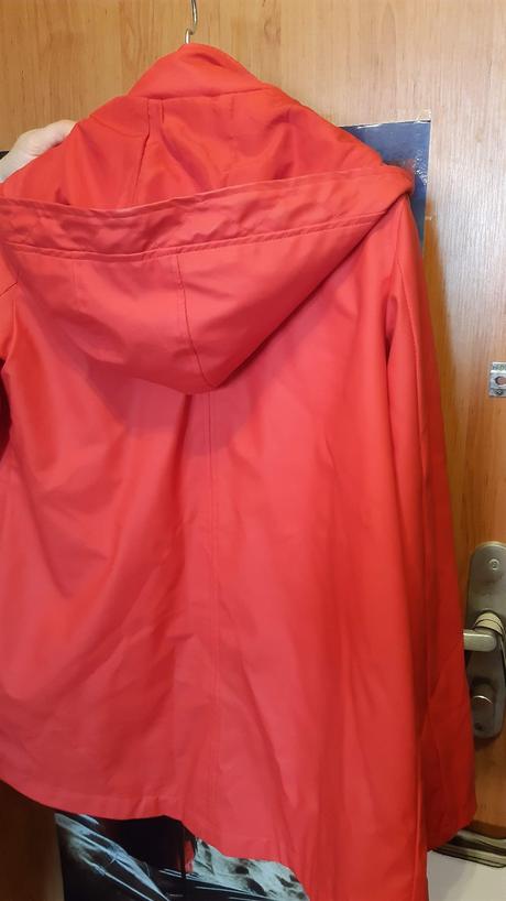 Predám nepremokavý červený plášť, 34