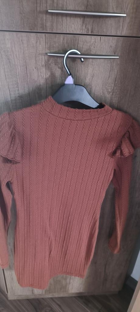 2x šaty cena spolu, 152