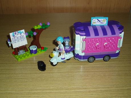 41332 emma a jej umelecký stojan,