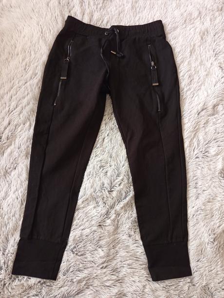 Čierne teplákové nohavice, m