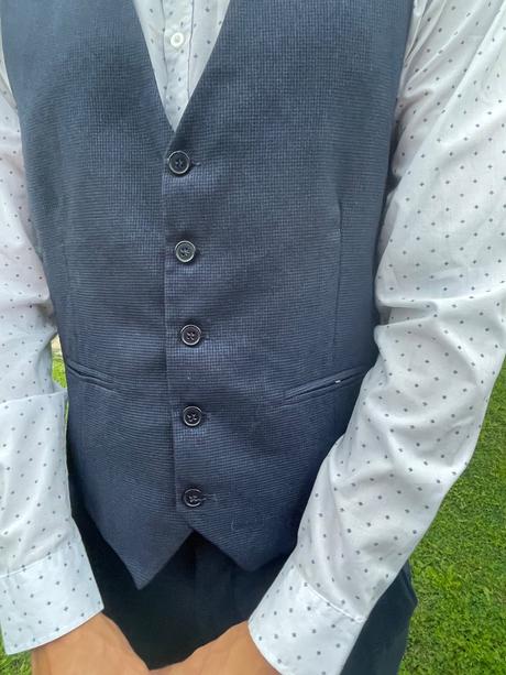 Predám krásny 3 dielny oblek, <50