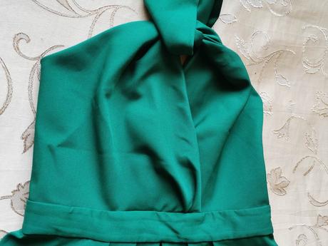 Smaragdové šaty, 36