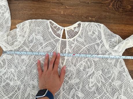 Čipkované šaty od francúzskej značky maje, s