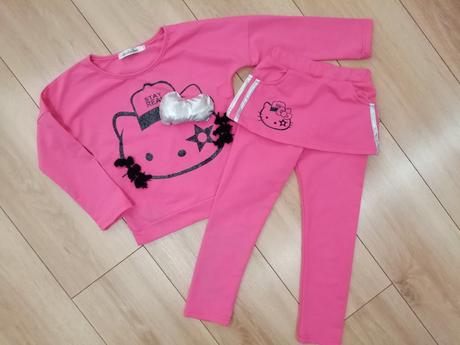 Mikinka s legínkami, 104